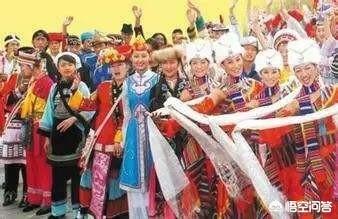 咱們過春節(jié)，西方人過圣誕節(jié)，請說說這兩種節(jié)日的區(qū)別究竟在哪？
